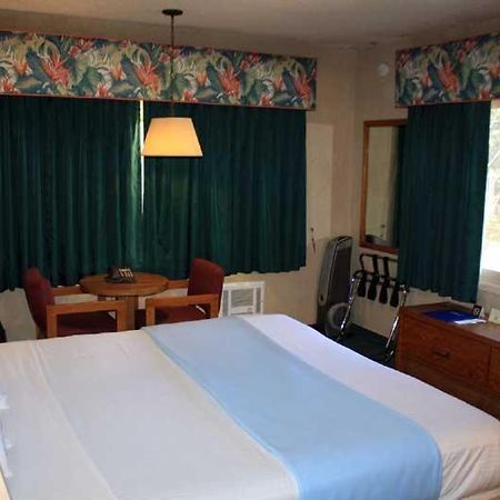 Cabrillo Inn At The Beach Санта-Барбара Екстер'єр фото